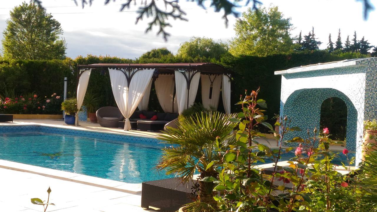 Gites Maisons De Vacances Domaine La Chamade Карпантра Экстерьер фото
