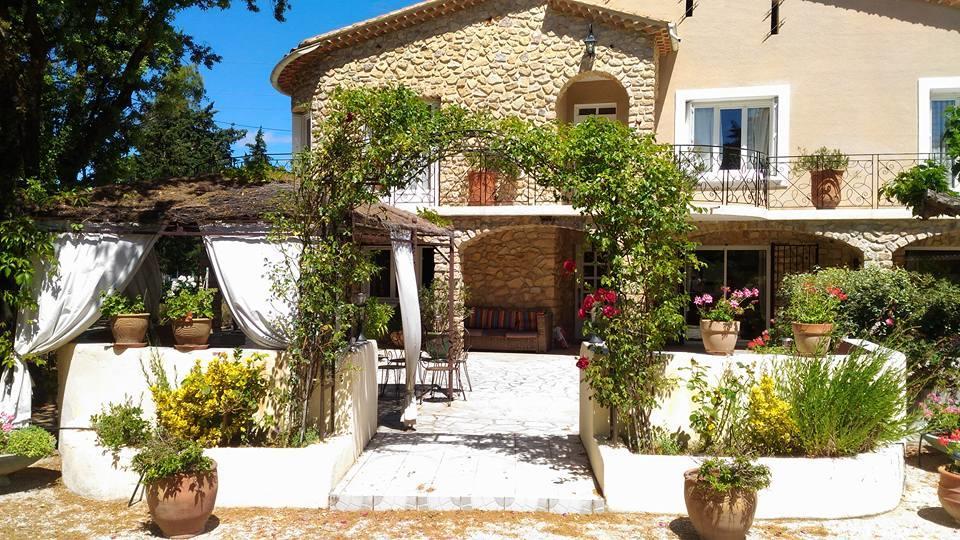 Gites Maisons De Vacances Domaine La Chamade Карпантра Экстерьер фото